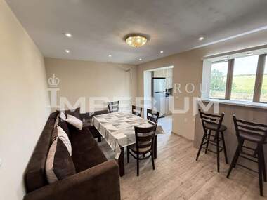 Închiriere - Apartament în Kazașko,  Varna