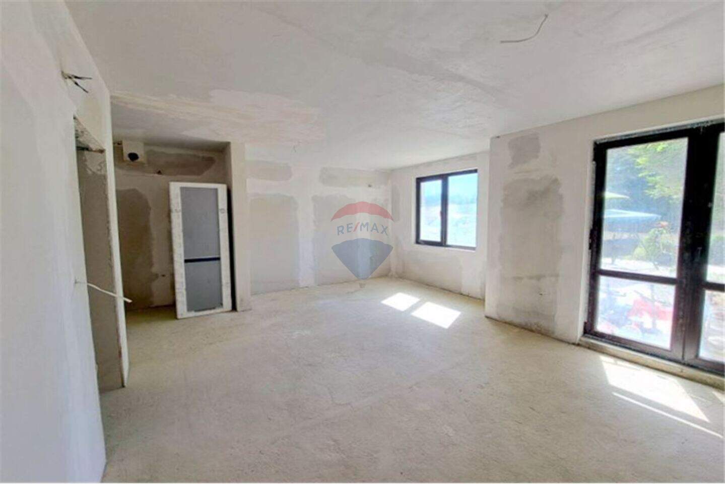 Тристаен Апартамент в Траката, Варна – снимка 2