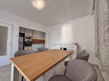 Închiriere - Apartament în Sarafovo,  Burgas