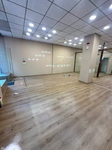 Închiriere - Birou/Magazin/Depozit/Salon de frumusețe/Restaurant/Cabinet de stomatologie în Center,  Plovdiv