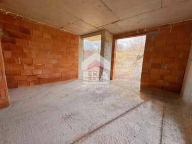 Продажба - Апартамент в Изгрев,  Варна