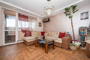 Vânzare - Apartament în Iujen,  Plovdiv