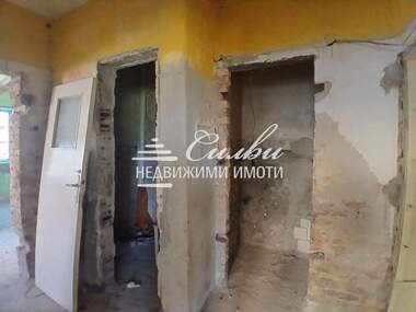 For sale - Floor of a house in Dobrudjanski,  Shumen