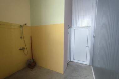 Продажа - Здание в Брезник,  Перник