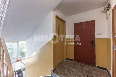 Vânzare - Apartament în Mladost 1,  Varna