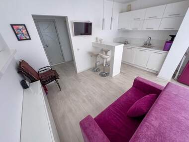 Închiriere - Apartament în Văzrajdane,  Burgas