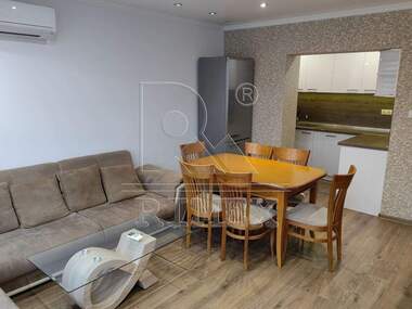 Închiriere - Apartament în Proslav,  Plovdiv
