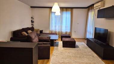 Închiriere - Apartament în Văzrajdane,  Burgas
