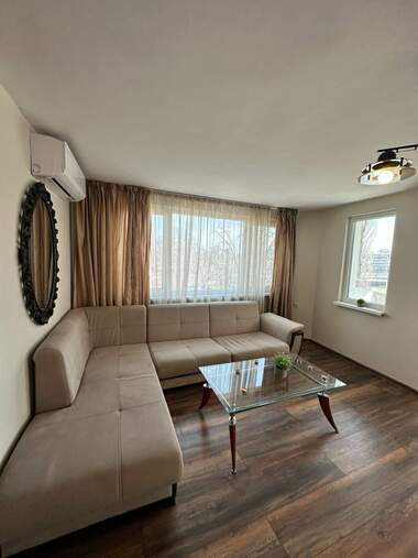Închiriere - Apartament în Kărșiaka,  Plovdiv