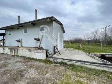 Продажба - Промишлено помещение/Складово помещение/Склад в Златарица,  Велико Търново