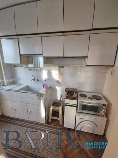 Închiriere - Apartament în Kolhozen pazar,  Varna