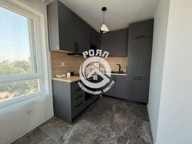 Închiriere - Apartament în Iujen,  Plovdiv