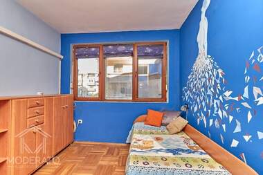 Vânzare - Apartament în Văzrajdane,  Burgas