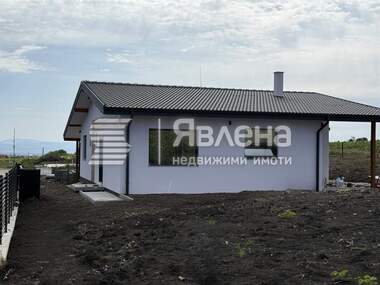 Продажба - Къща в Хераково,  София Област