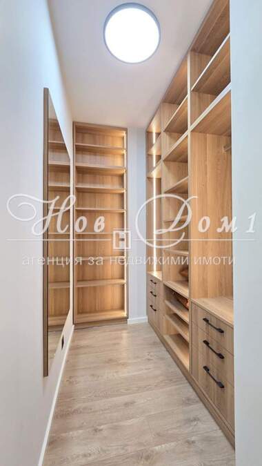 Vânzare - Apartament în Iztok,  Sofia