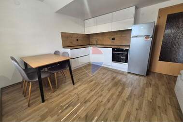 Închiriere - Apartament în Obștiinata,  Varna
