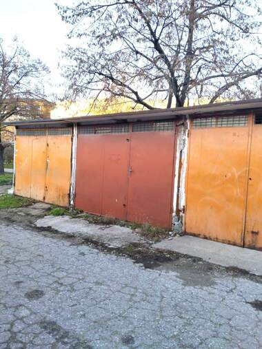 Vânzare - Garaj în Cearodeîka - Iug,  Ruse