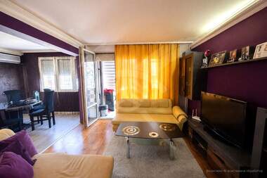 Închiriere - Apartament în Văzrajdane,  Burgas