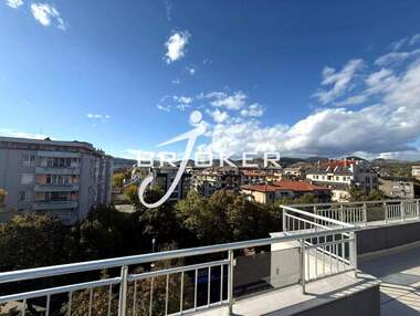 Vânzare - Apartament în Țentăr,  Kărdjali