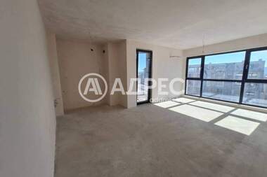 Продажба - Апартамент в Колхозен пазар,  Варна