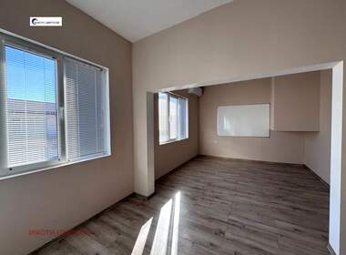 Verkauf - Büro/Schönheitssalon/Zahnarztbüro in Zentar,  Wraza