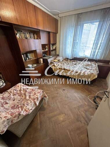 Продажба - Етаж от къща в Дивизионна болница,  Шумен