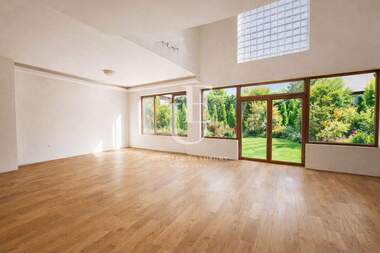 For sale - House in Bankia,  Sofia