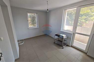 Продажа - Квартира в Широк център,  Русе