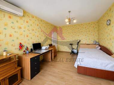 Închiriere - Apartament în Văzrajdane 1,  Varna