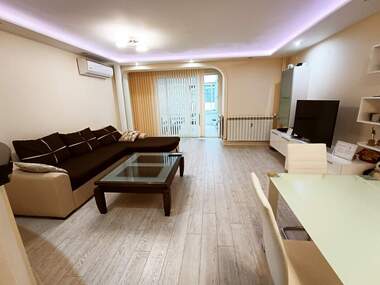 Închiriere - Apartament în Lazur,  Burgas