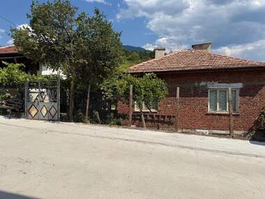 For sale - House in Brejani,  Blagoevgrad