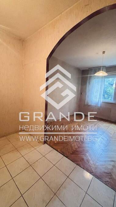 Vânzare - Apartament în Mladejki hălm,  Plovdiv
