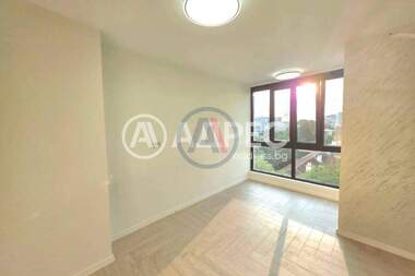 Vânzare - Apartament în Avtogara,  Varna