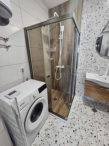 Închiriere - Apartament în Mladejki hălm,  Plovdiv