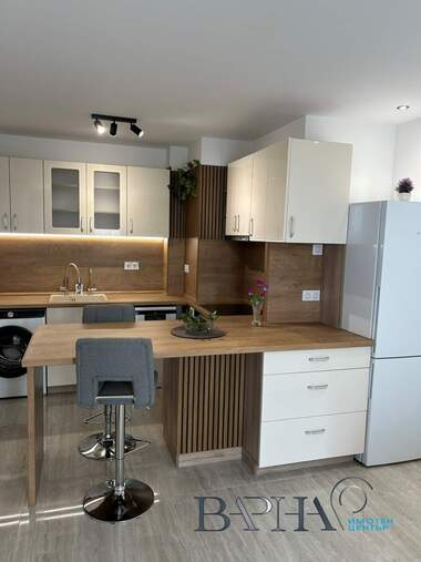 Miete - Wohnung in Pobeda,  Warna