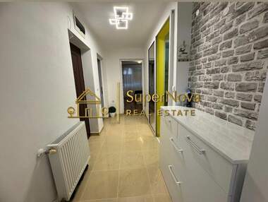Închiriere - Apartament în Voevodski,  Haskovo