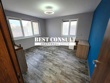 Închiriere - Apartament în Center,  Ruse