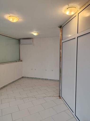 Miete - Büro/Laden/Schönheitssalon/Zahnarztbüro in Kameniza 2,  Plowdiw