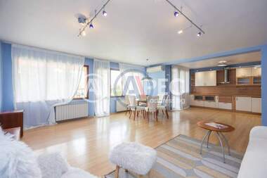 Vânzare - Apartament în Center,  Varna