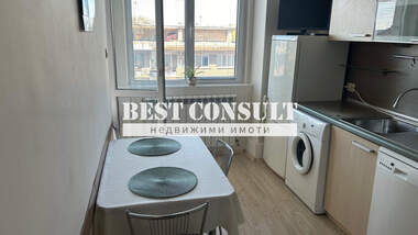 Închiriere - Apartament în Center,  Ruse