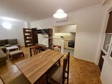Închiriere - Apartament în Zimno kino Trakia,  Varna