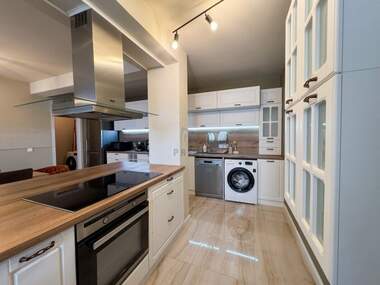 Închiriere - Apartament în Sarafovo,  Burgas