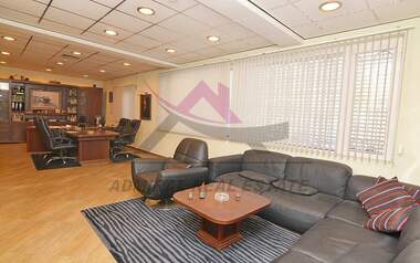 Kira - Ofis olarak Obshtinata,  Varna