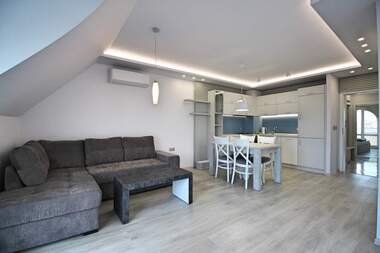 Închiriere - Apartament în Văzrajdane,  Burgas