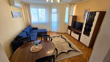 Închiriere - Apartament în Văzrajdane,  Burgas