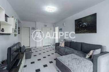 Închiriere - Apartament în Levski,  Varna