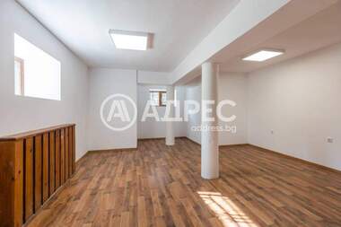 Kira - Ofis olarak Obshtinata,  Varna