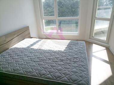 Miete - Wohnung in Wazrajdane 3,  Warna