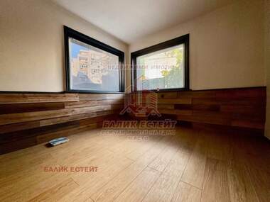 For sale - Floor of a house in Center,  Dobrich