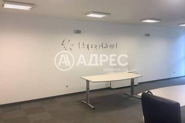 Ενοίκιο - Γραφείο σε Център,  София